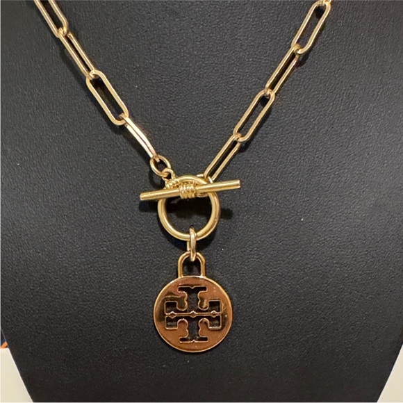 NEW✨ Pendant with Tory Burch Round Logo charm/medallion - Picture 3 of 6